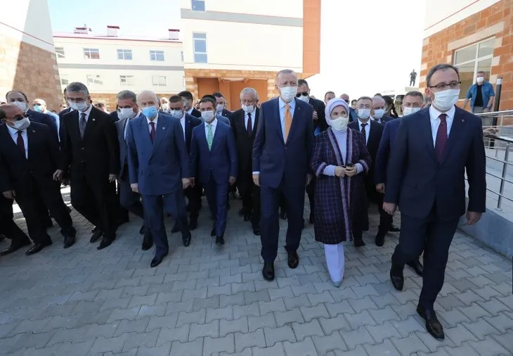 Başkan Erdoğan Bitlis’te! Ahlat Gençlik Merkezi’nin açılışını yaptı