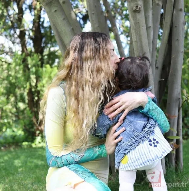 Kenan İmirzalıoğlu'nun minik kızı Leyla'ya bakın! Güzel anne Sinem Kobal'ın paylaşımı beğeni topladı! "İki bebek..." 4