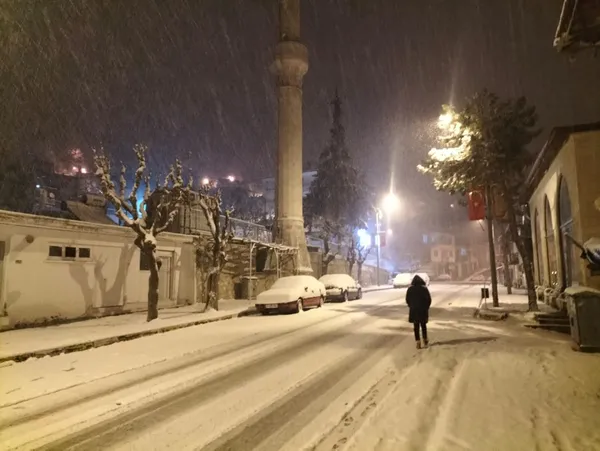 son-dakika-aybar-etkisini-gosterdi-istanbul-kar-altinda-istanbulda-kar-yagisi-kac-gun-surecek-meteorolojiden-5-1646973028352.jpg SON DAKİKA! Aybar etkisini gösterdi İstanbul kar altında! Meteoroloji'den 56 ile sarı ve turuncu kodlu uyarı | İstanbul'a TIR ve kamyonların girişi yasaklandı - 20