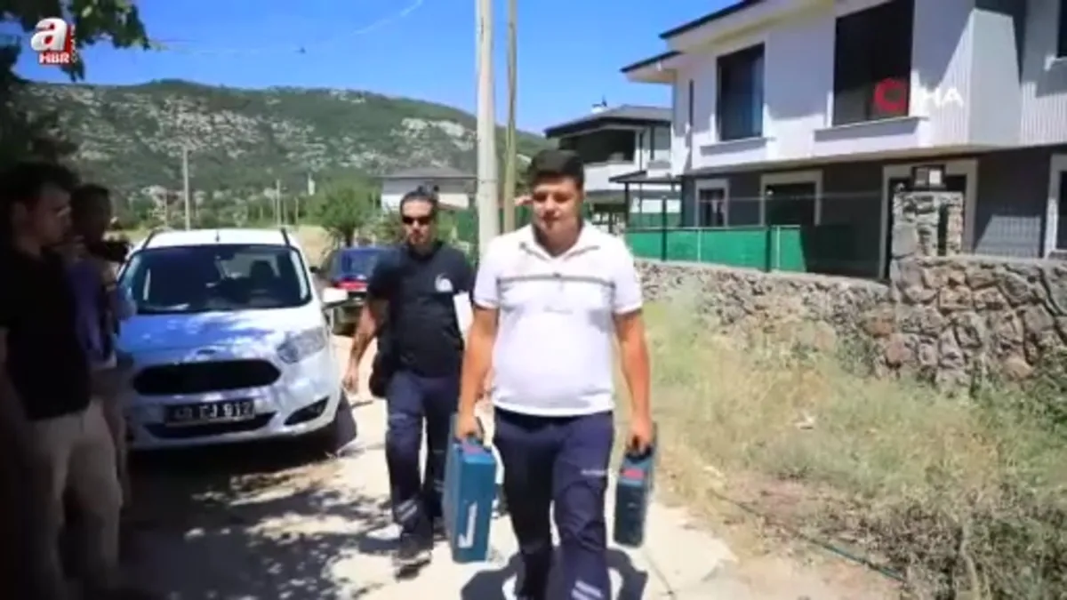 Muğla'da kırsaldaki yaşlı çınarların evlerine duman dedektörü