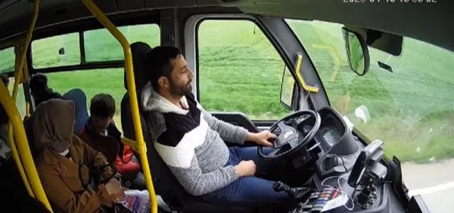 Bursa'da sürücü direksiyon başında uyudu otobüs tarlaya uçtu! Korkunç kaza anı kamerada