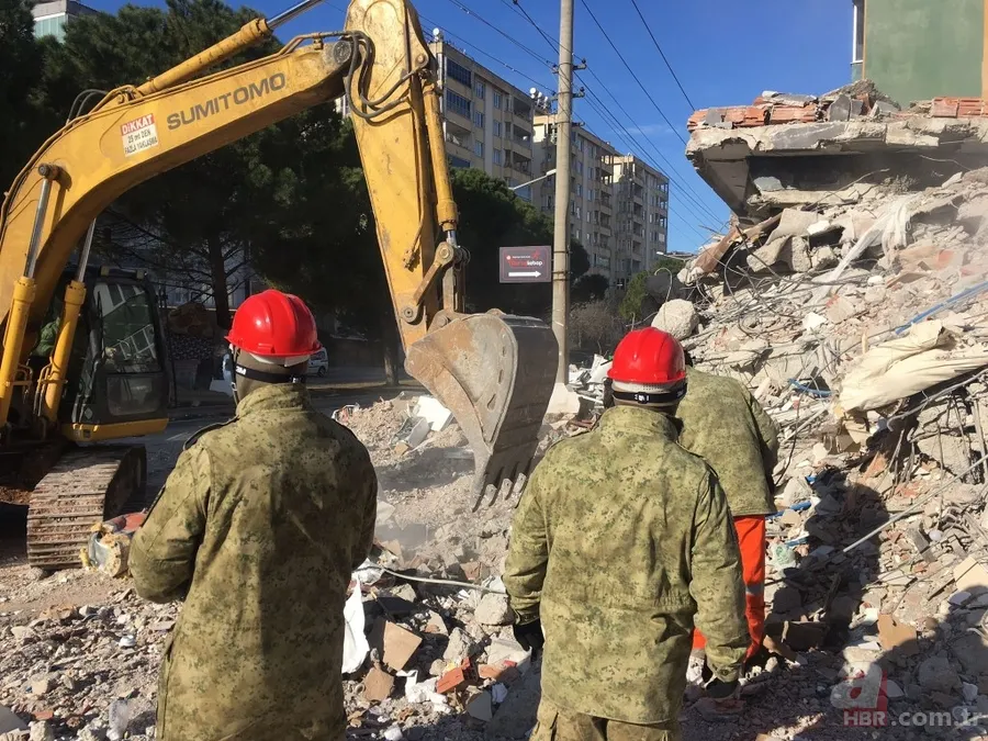 Mehmetçik deprem bölgesinde var gücüyle aralıksız çalışıyor 19