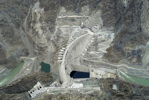 yusufeli-baraji-ozellikleri-yusufeli-baraji-hangi-akarsu-uzerindedir-turkiyenin-en-buyuk-baraji-yuksekligi-kac-1669118180791.jpg YUSUFELİ BARAJI ÖZELLİKLERİ: Yusufeli Barajı hangi akarsu üzerindedir? Türkiye'nin en büyük barajı yüksekliği kaç metre? - 2