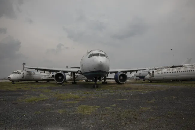 Atatürk Havalimanı’nında terk edilen dokuz uçak satışa çıkıyor!