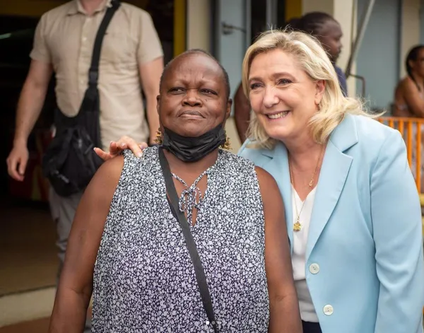 Fransa cumhurbaşkanı adayı Marine Le Pen ırkçılığını tescilledi!