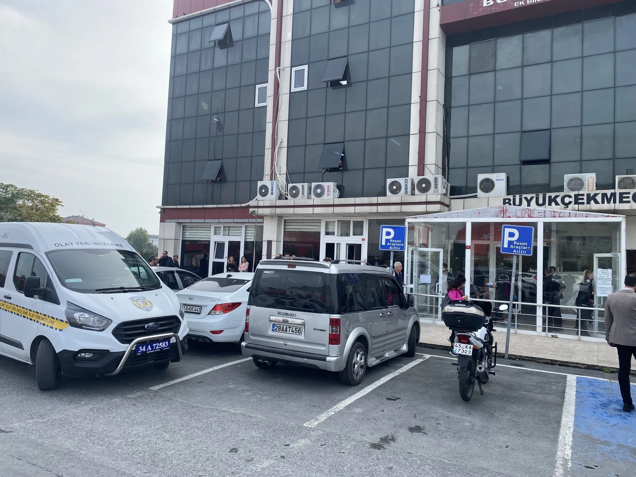 Kızının kocası tarafından şiddet gördüğünü öğrenen baba dehşet saçtı: Adliye önünde cinayet!