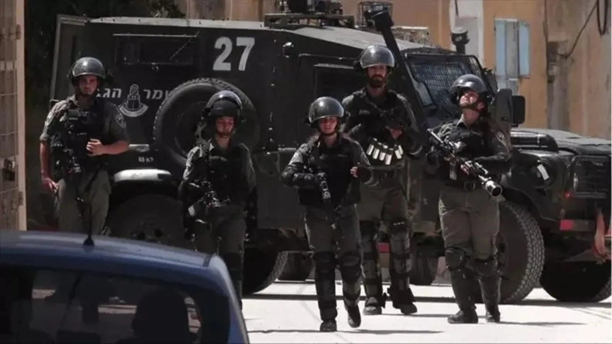 Terör devleti İsrail polisi Al Jazeera'nın ofisini bastı! Ekipmanlara el koydular