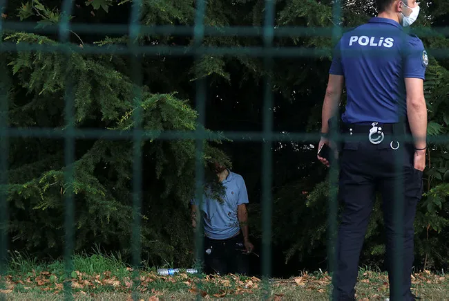 İstanbul’da D-100 kenarında ağaca asılı erkek cesedi bulundu - 2