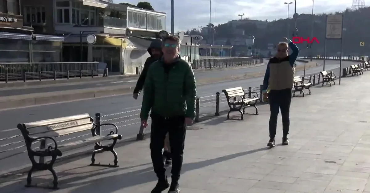Koronavirüs tedbirlerini hiçe saydılar! Beşiktaş sahilde yasağa rağmen sabah sporuna çıktılar |Video