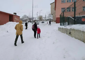 Bingöl'de eğitime kar engeli