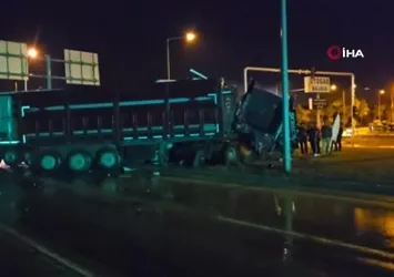 Amasya’da 2 tır kavşakta çarpıştı: 3 yaralı