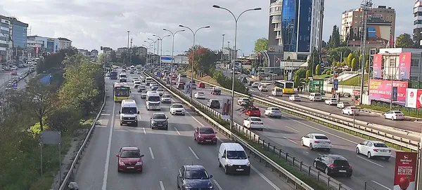 İstanbul’daki trafik çilesine yarım mesai de çare olmadı