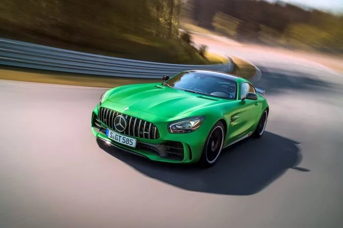 Yeni Mercedes-AMG GT R pistlerden yollara çıktı! - 2