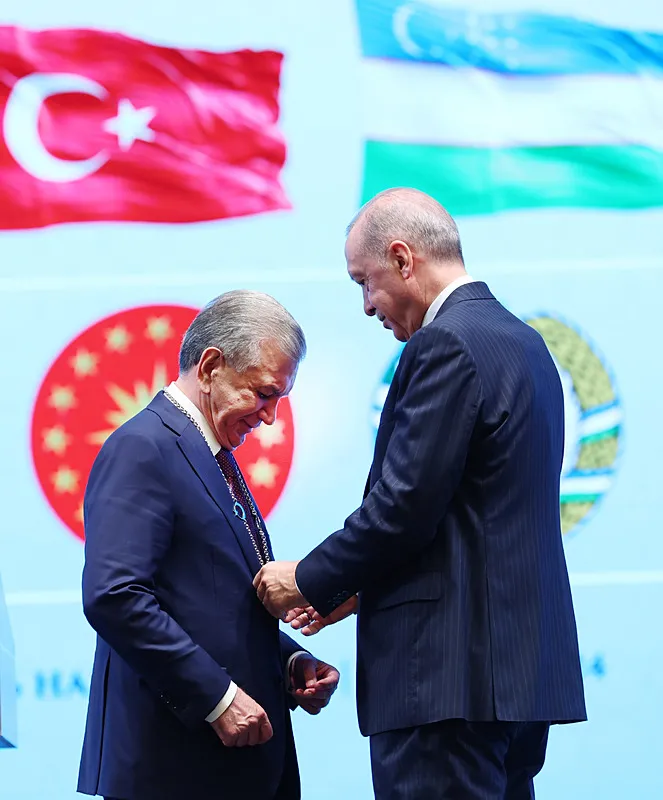 mirziyoyeve-devlet-nisani-toreni-baskan-erdogan-ile-ozbekistan-cumhurbaskanindan-onemli-aciklamalar-1717703242347.jpg Mirziyoyev'e Devlet Nişanı! Başkan Erdoğan ile Özbekistan Cumhurbaşkanı'ndan önemli açıklamalar - 3