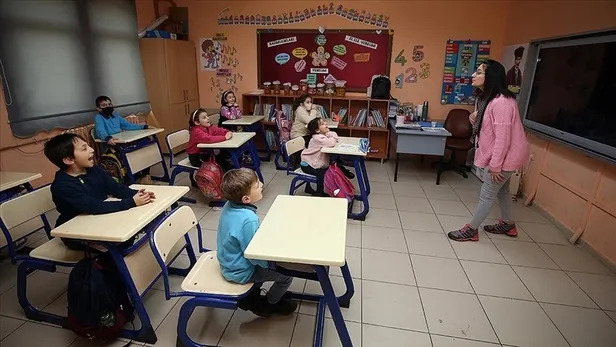Öğretmenler Günü kutlama mesajları 2022: Kısa, uzun, farklı, duygusal Öğretmenler Günü sözleri! 1,2,3,4 kıtalık kadın, erkek öğretmenler günü şiirleri... - 2
