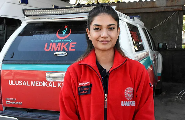 İzmir depreminde İnci'yi kurtaran Edanur bu kez otobüste doğum yaptırdı - 3