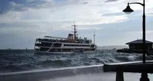 İstanbul’da vapur seferlerine lodos engeli