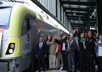 'İyilik Treni' Pakistan'a uğurlandı