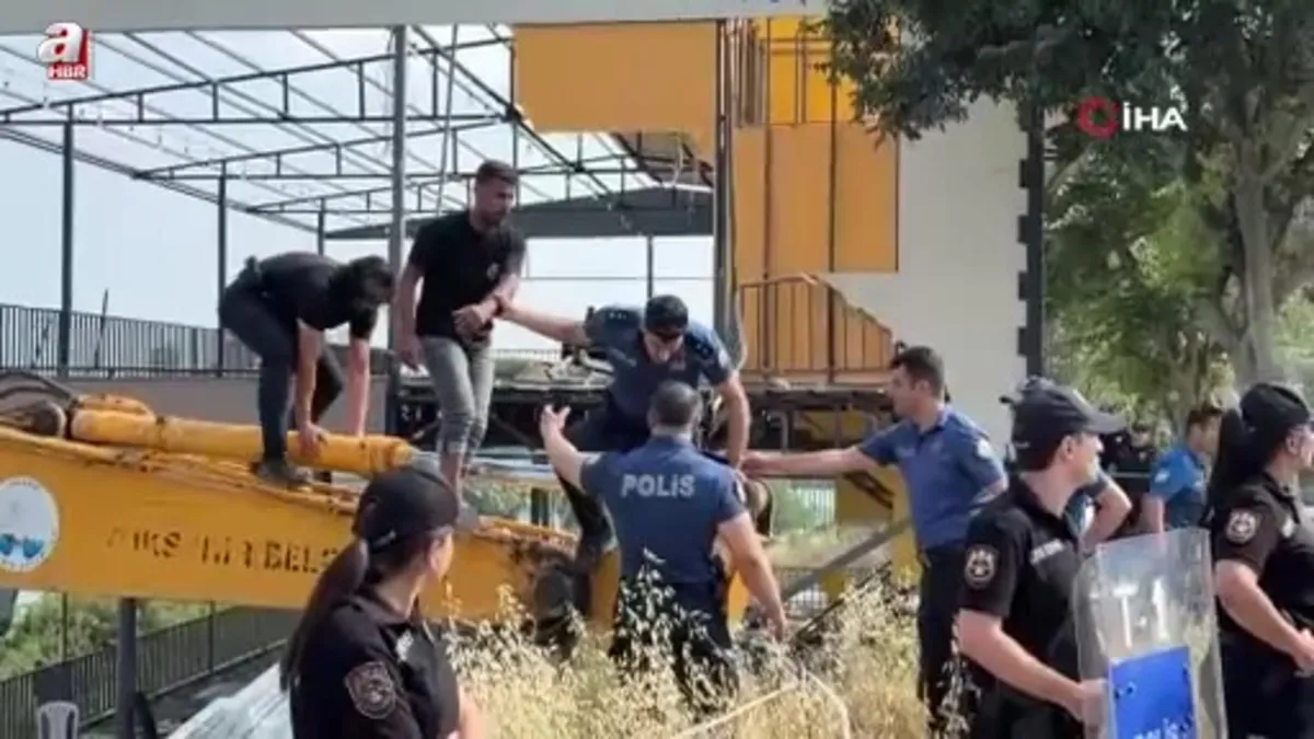 Adana'da yıkım gerginliği kamerada