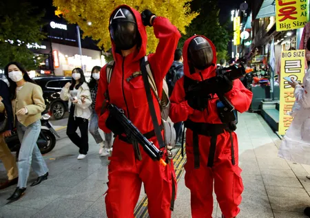 Squid Game dehşeti! Cansız bedenleri çöp konteynerinden çıktı