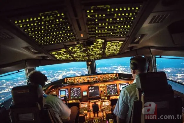 Uçakta rezalet! Tuvalete gizli kamera koyup... 1