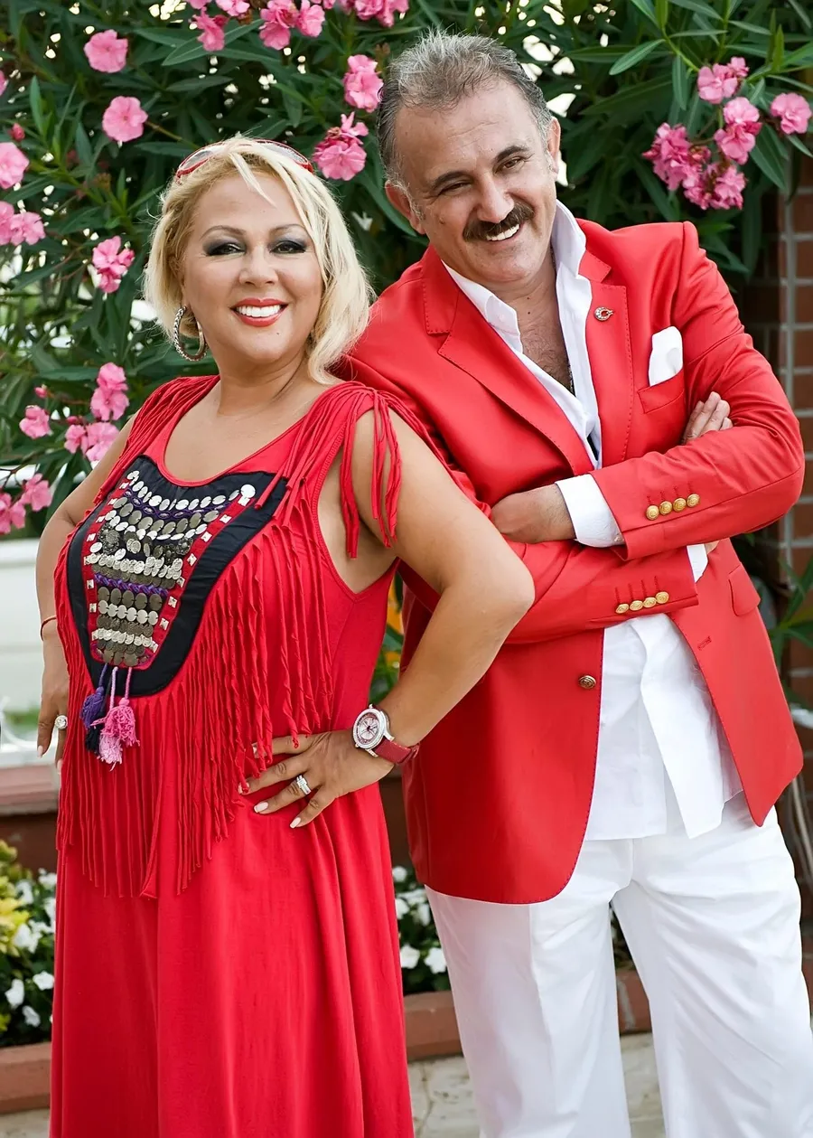 karsisinizda-bambaska-bir-safiye-soyman-son-hali-olay-oldu-1775549196701.jpg Safiye Soyman ve Faik Öztürk