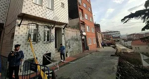 İstinat duvarı okul bahçesine yıkıldı