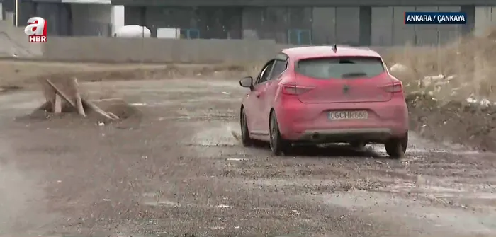 baskentte-hizmet-degil-sorun-belediyeciligi-alarm-veriyor-ankara-yollari-camur-ve-cukur-deryasina-dondu-1770119888114.png foto:ahaber.com.tr