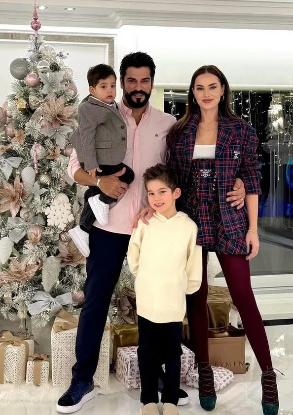 Karan ile Kerem büyüdü! Fahriye Evcen oğullarıyla karavanda paylaştı!