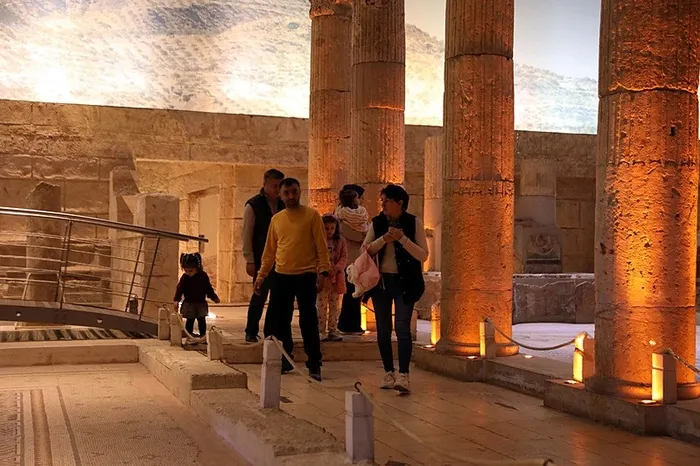 zeugma-yil-bitmeden-rekor-kirdi-575-bini-asti-1763968622942.jpeg Zeugma Mozaik Müzesi'ne 2025'te ziyaretçi sayısı 575 bini aştı. (A Haber arşiv)