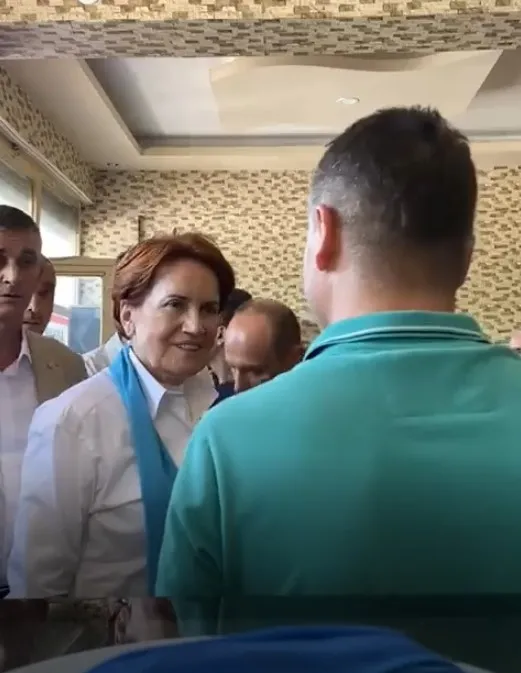 Esnafa ekonomiyi soran Akşener istediği cevabı alamayınca bozuldu: Vatandaşı ’oğlum’ diyerek tersledi