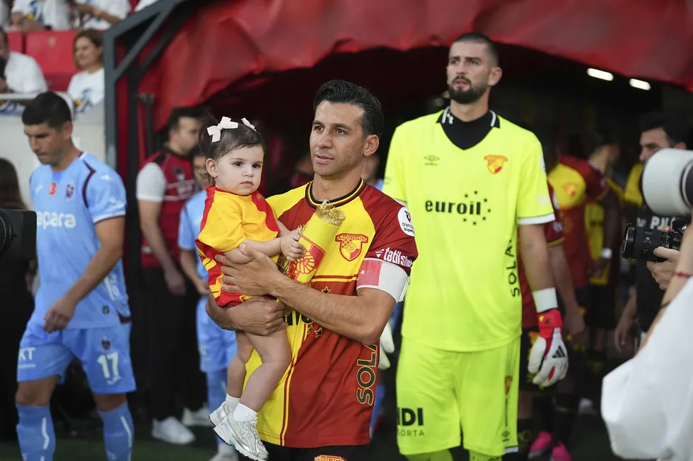 ismail-koybasinin-jubile-maci-a-sporda-canli-trabzonspor-goztepe-1786215339340.jpg Jübile maçı A Spor ekranlarında nefes kesti! Maç sonucu | Göztepe 2-1 Trabzonspor - 1