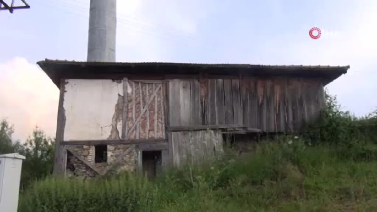 Kiliseden Camiye dönüştürülmüştü, tarihi yapı definecilerin hedefi oldu