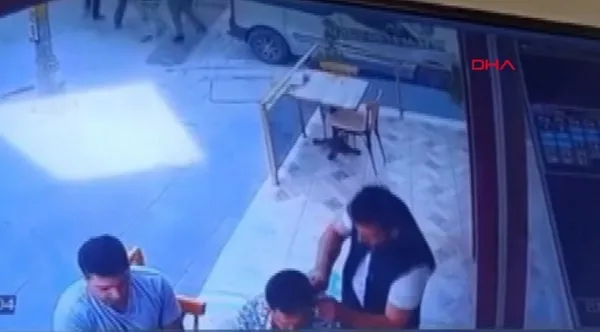 borekcide-dehset-veren-olay-husumetlisinin-kulagini-kesti-1653820843511.jpg Börekçide dehşet veren olay! Husumetlisinin kulağını kesti - 2