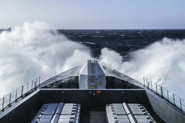 Rusya Karadeniz’de NATO gemilerini hedef aldı! Bombardıman uçakları...