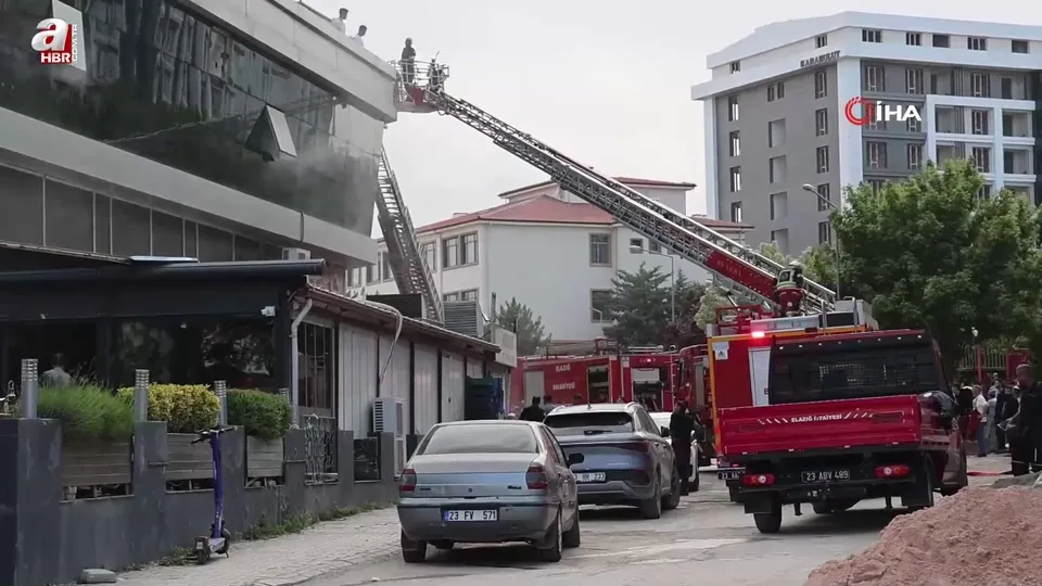 Elazığ’da plazada yangın paniği