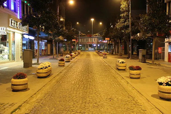 Kademeli normalleşme için 2 günlük sokak kısıtlaması başladı | Nereler açık olacak? Paket servis market restoran kuruyemişçiler...