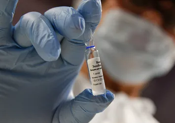 Koronavirüste yeni umut: Rusya'nın geliştirdiği koronavirüs aşısı tescillendi