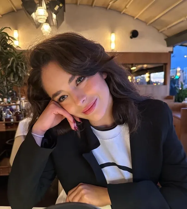 buse-meral-kimdir-aile-saadetinin-gonulu-buse-meral-kac-yasinda-aslen-nereli-hangi-dizilerde-oynadi-1750072646701.jpg Buse Meral (Instagram)