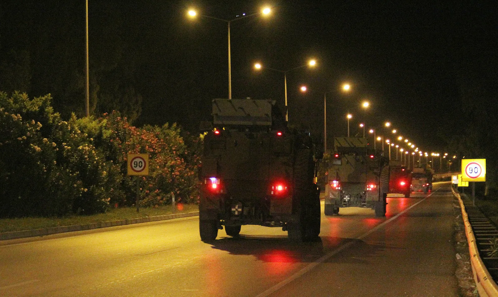 TSK'dan Suriye sınır birliklerine komando ve zırhlı araç sevkiyatı