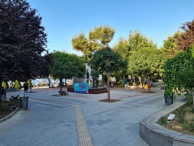 İBB; Sirkeci’de Emirler Mescidi’nin bulunduğu alana heykel dikti - 7