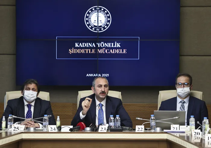 Son dakika: Adalet Bakanı Abdulhamit Gül’den kadına şiddete karşı net tavır: Gerekirse Anayasa’yı bile değiştiririz