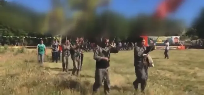 Teröristlere kucak açan Fransa! Skandal görüntüler: PKK destekçileri terörist başının resmi ve örgüt bayraklarıyla yürüdü