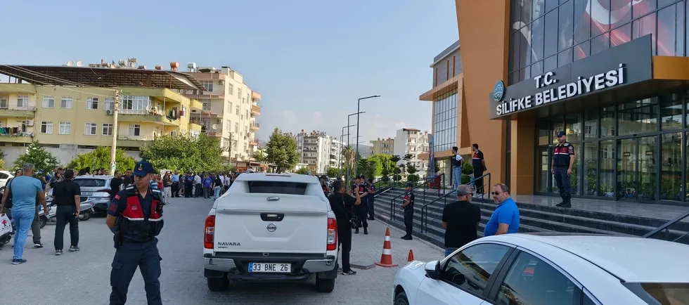 Silifke Belediyesi'ne operasyon! Belediye Başkanı Mustafa Turgut gözaltında - 1