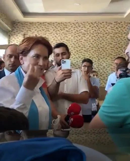 Esnafa ekonomiyi soran Akşener istediği cevabı alamayınca bozuldu: Vatandaşı ’oğlum’ diyerek tersledi