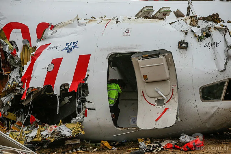 Son dakika: Pegasus uçağının enkaz kaldırma çalışmaları sürüyor 4