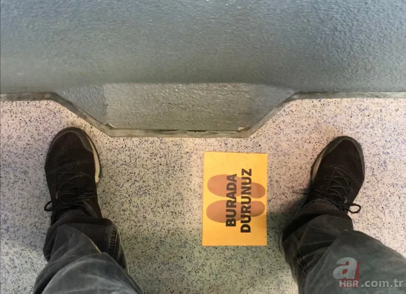 İstanbul'da toplu ulaşımda yeni dönem başladı! Sosyal mesafe kuralı hiçe sayıldı 15