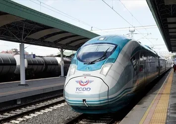 Öğretmenlere tren biletinde büyük indirim! Bakan Abdulkadir Uraloğlu tarihleri açıkladı