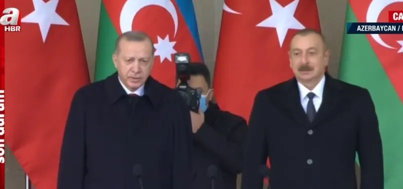 Başkan Erdoğan Azerbaycan’daki tarihi törende mevkidaşı Aliyev ile askerleri böyle selamladı
