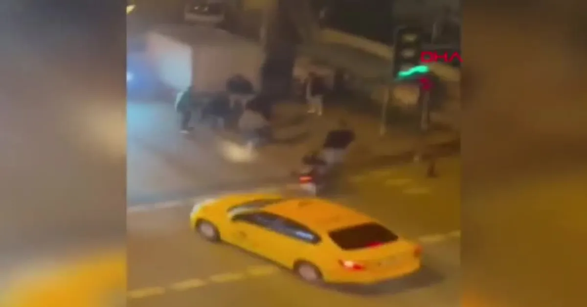 Bayrampaşa'da motorluların yol verme kavgasında kan aktı: 1 ölü